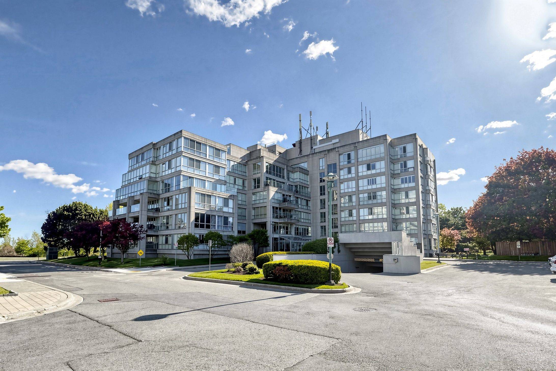 70 Cumberland LN #402, Ajax, ON L1S 7K2