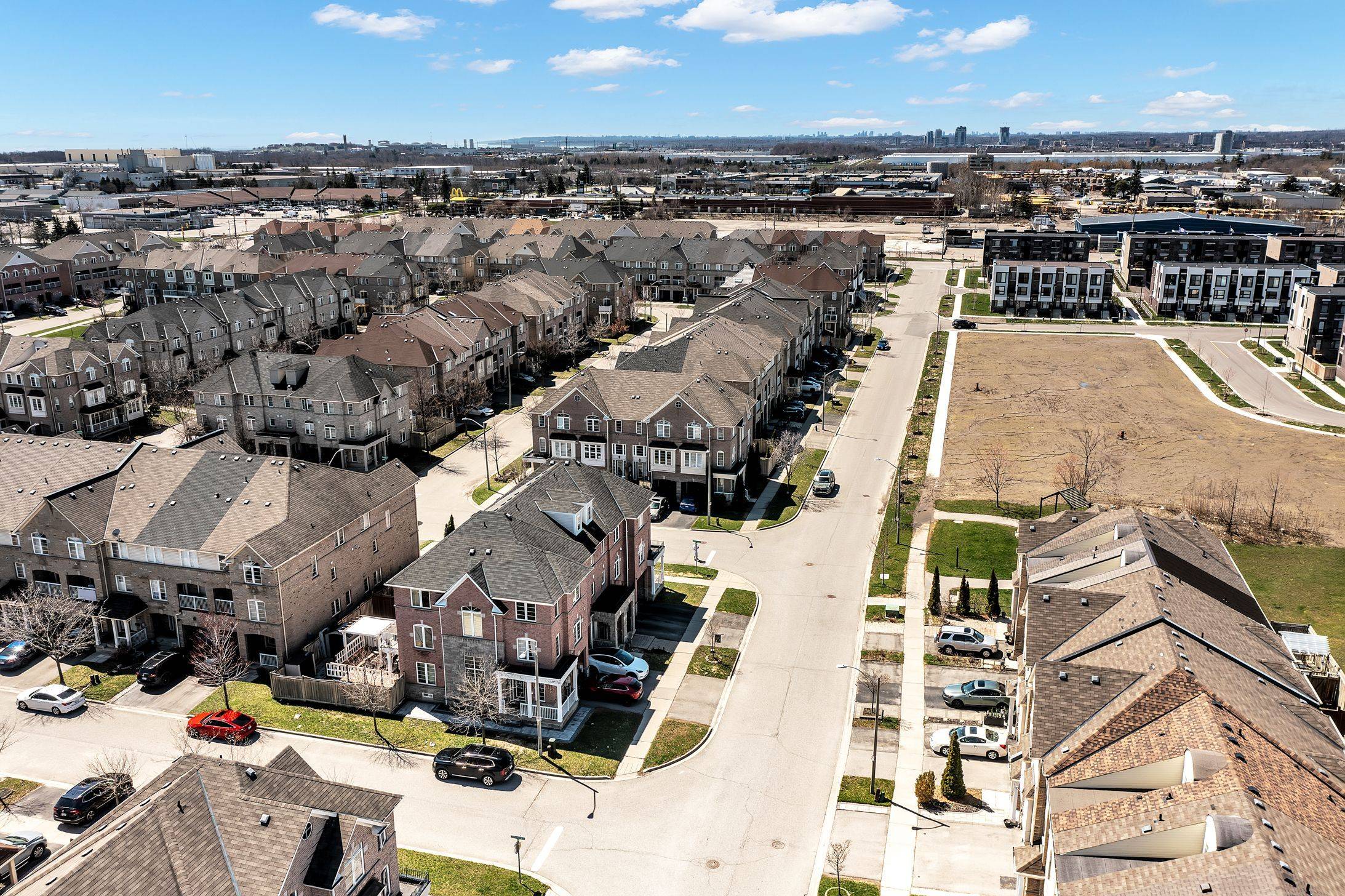 27 Stonewood ST, Ajax, ON L1S 0B3