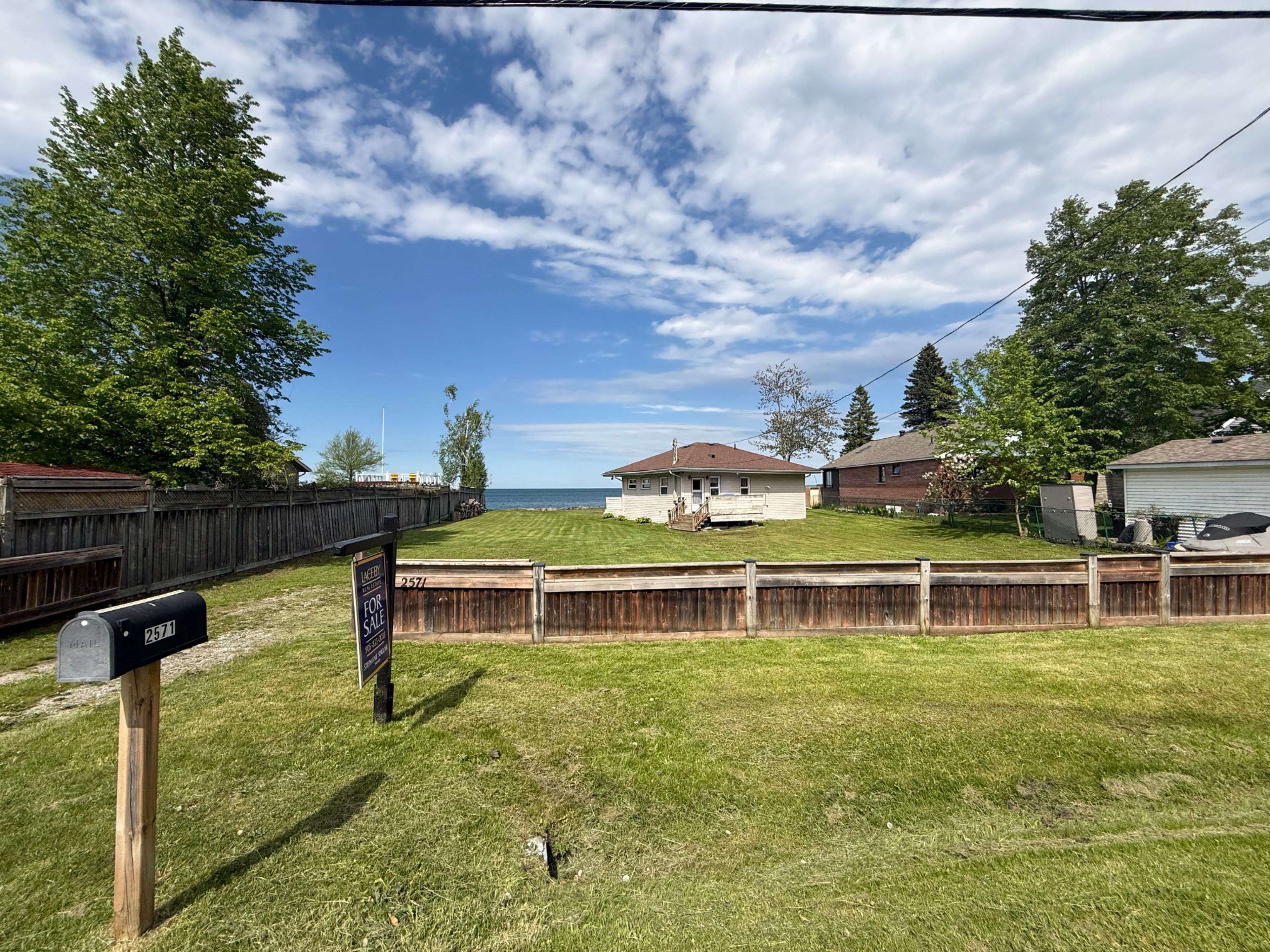 2571 Leonard ST, Innisfil, ON L9S 3V3