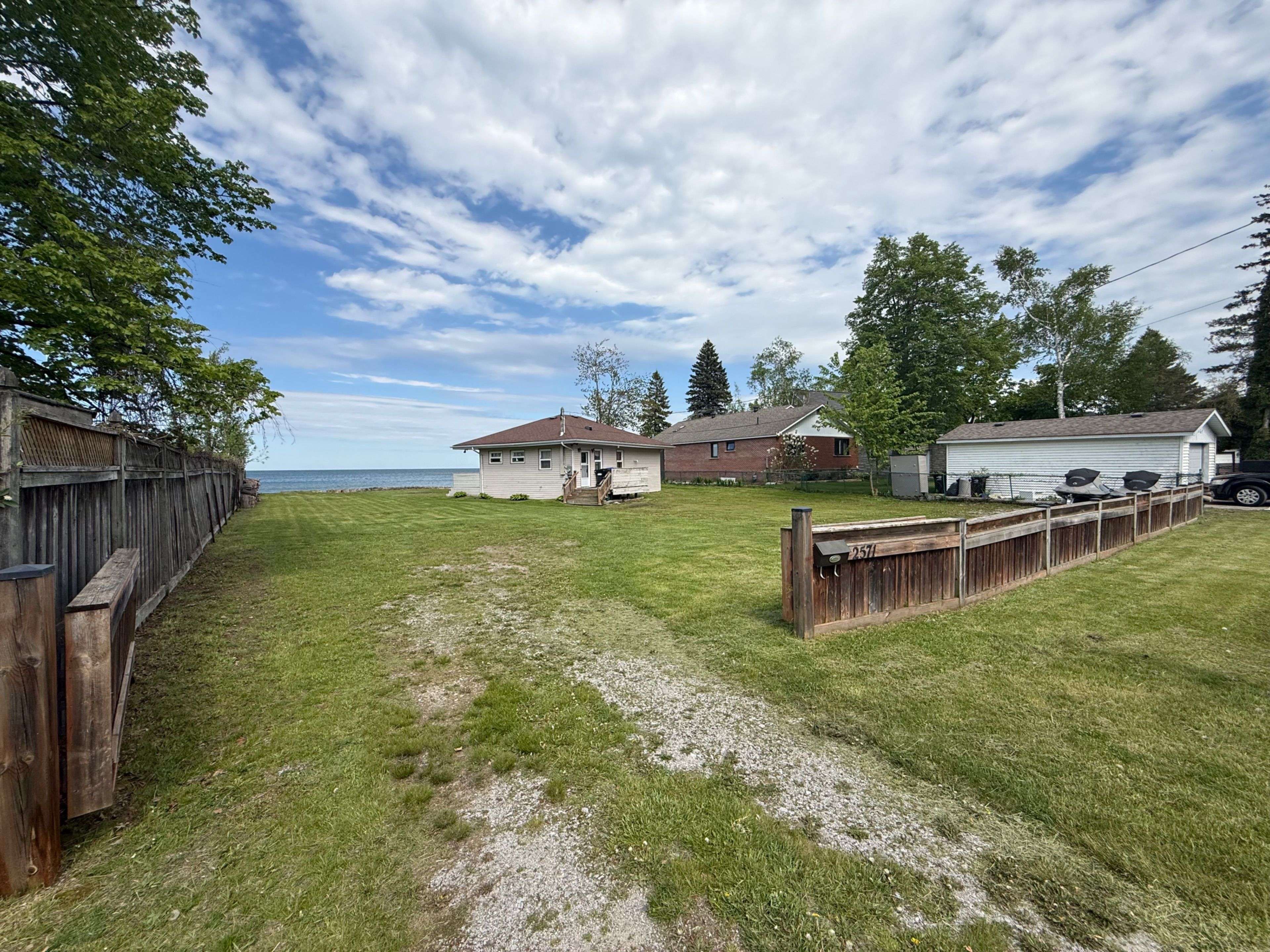 2571 Leonard ST, Innisfil, ON L9S 3V3