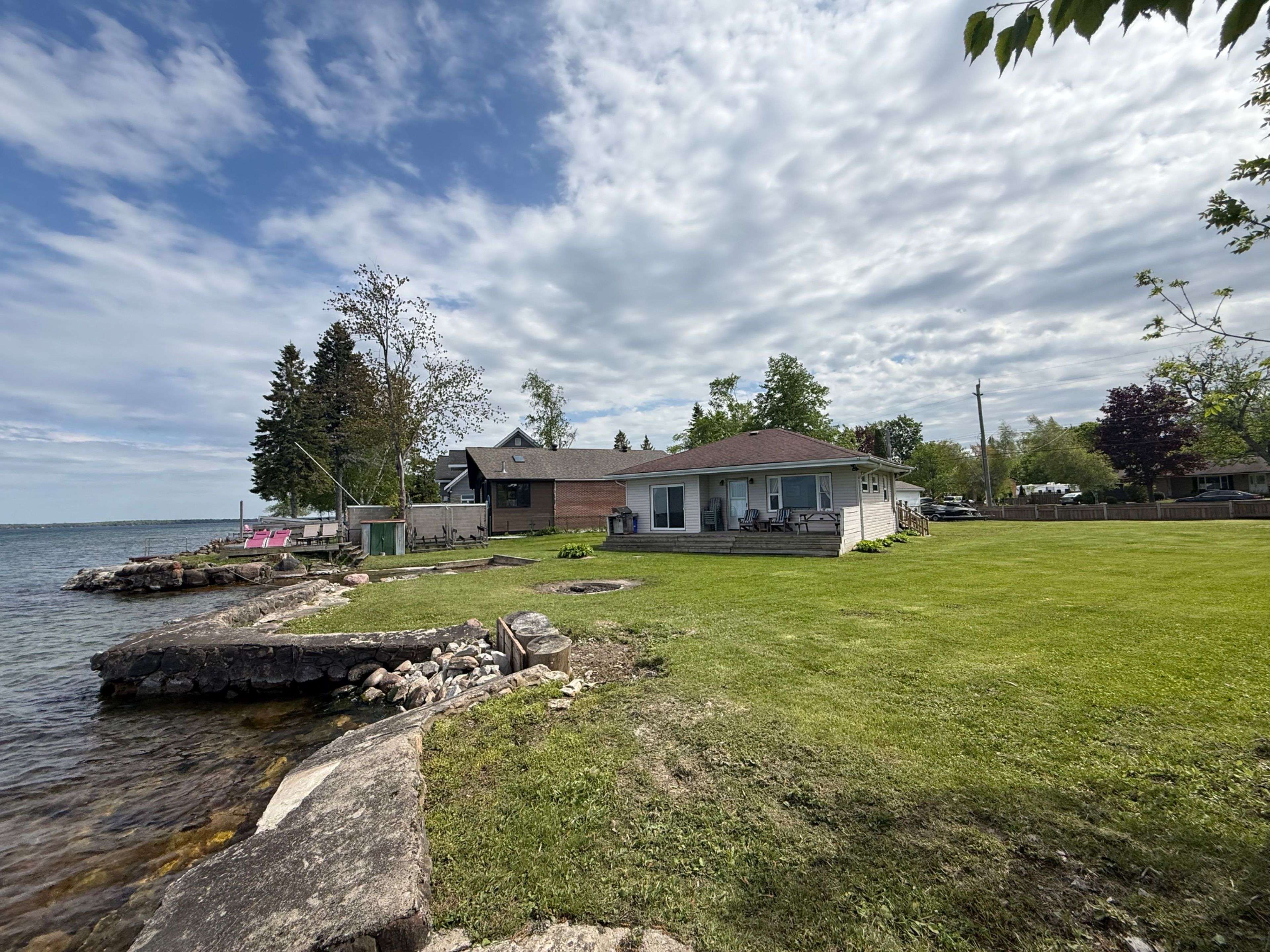 2571 Leonard ST, Innisfil, ON L9S 3V3