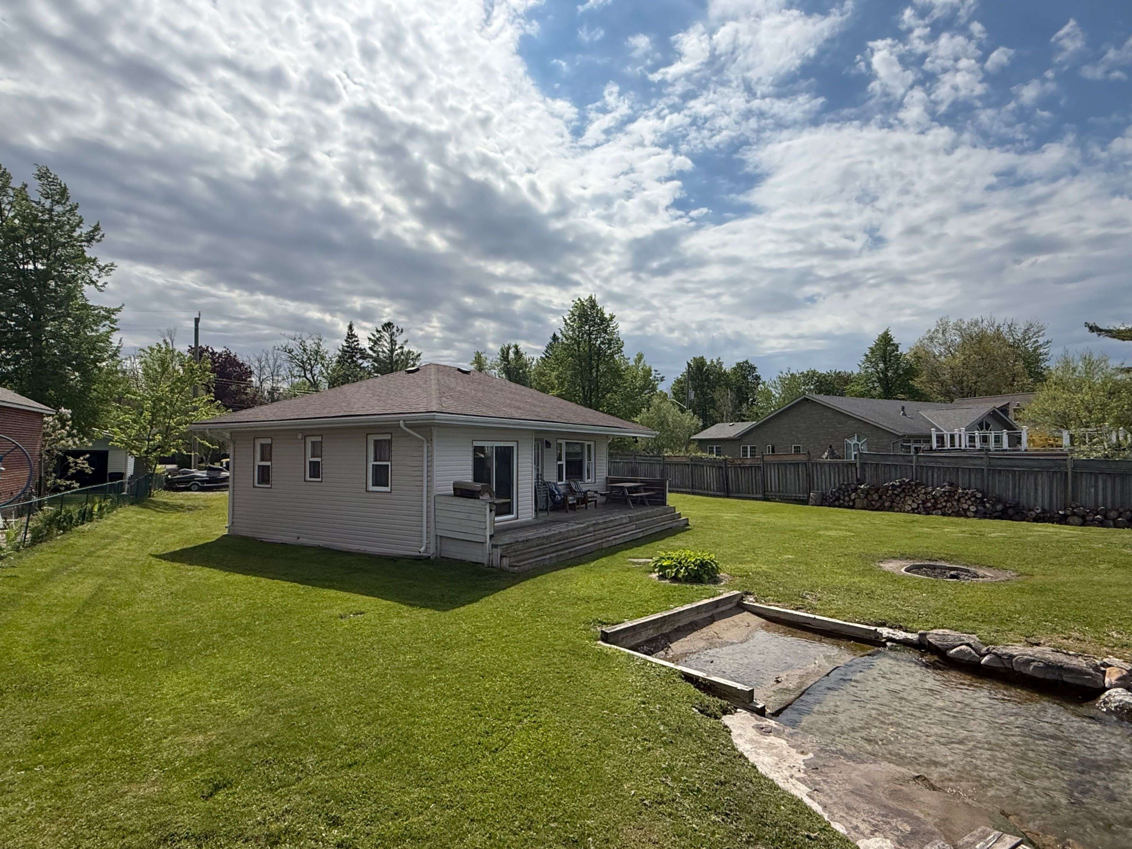 2571 Leonard ST, Innisfil, ON L9S 3V3
