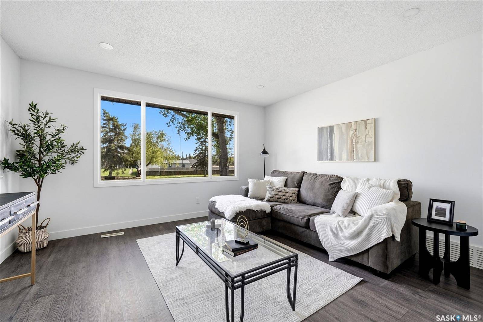 127 Mackenzie WAY, Regina, SK S4N 5M9