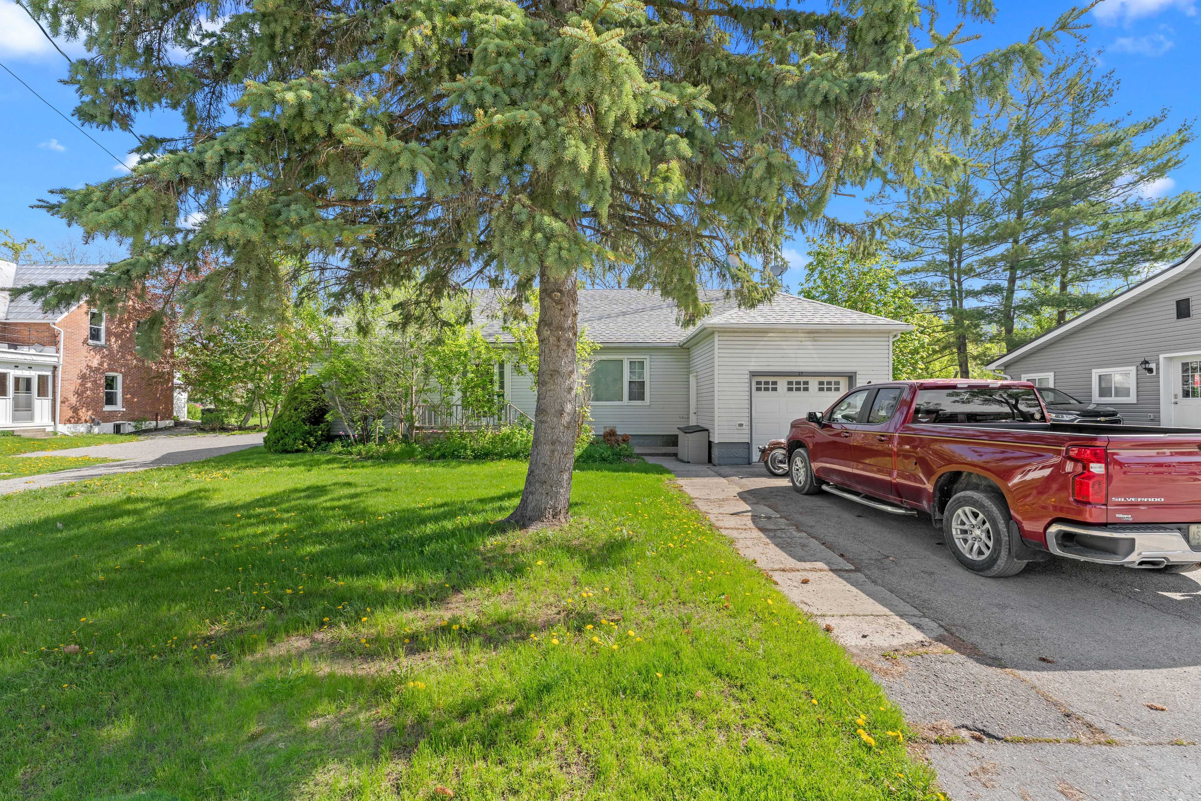 29 Francis ST E, Kawartha Lakes, ON K0M 1N0