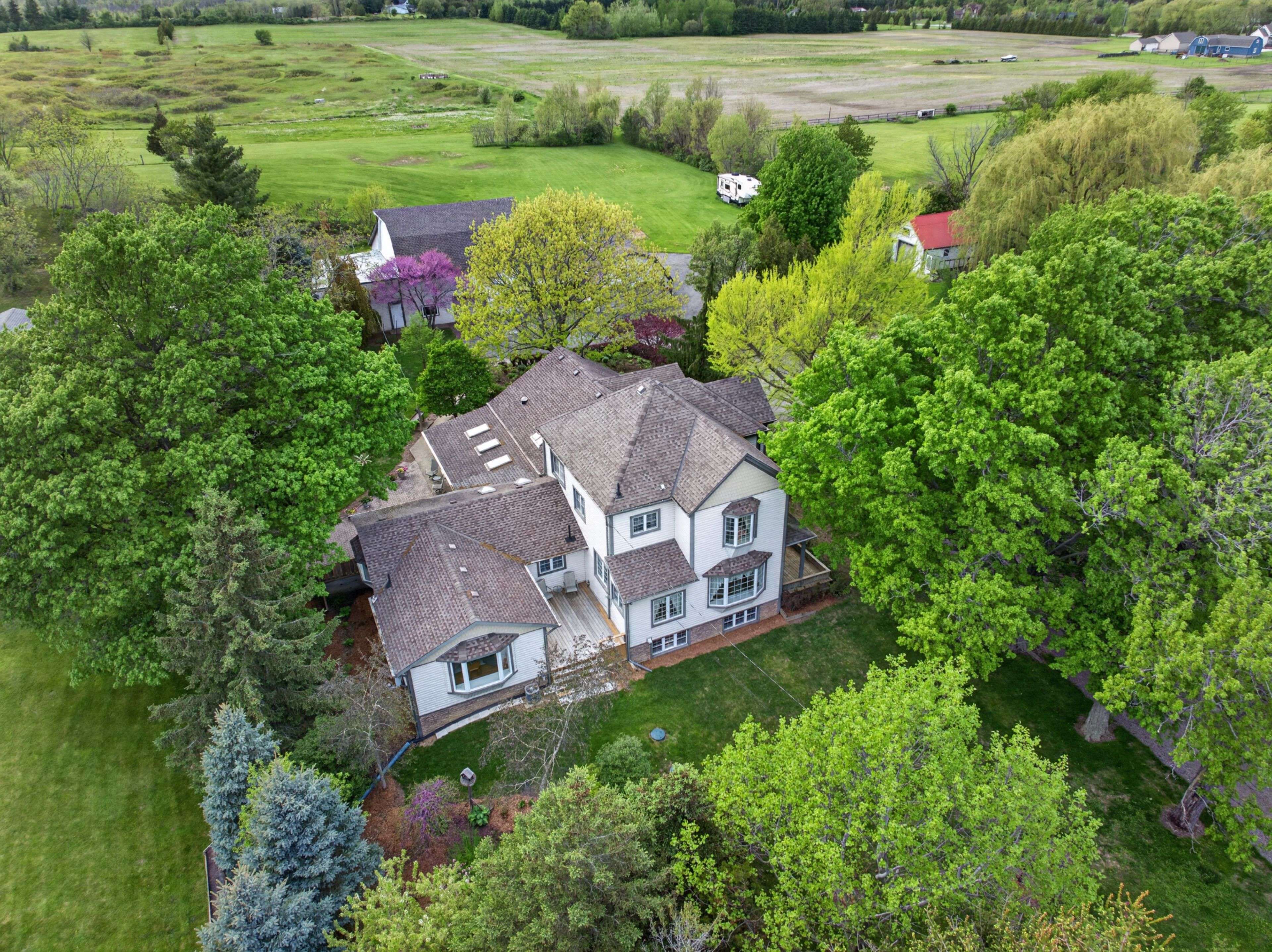136 Mountain ST, Grimsby, ON L3M 4R7