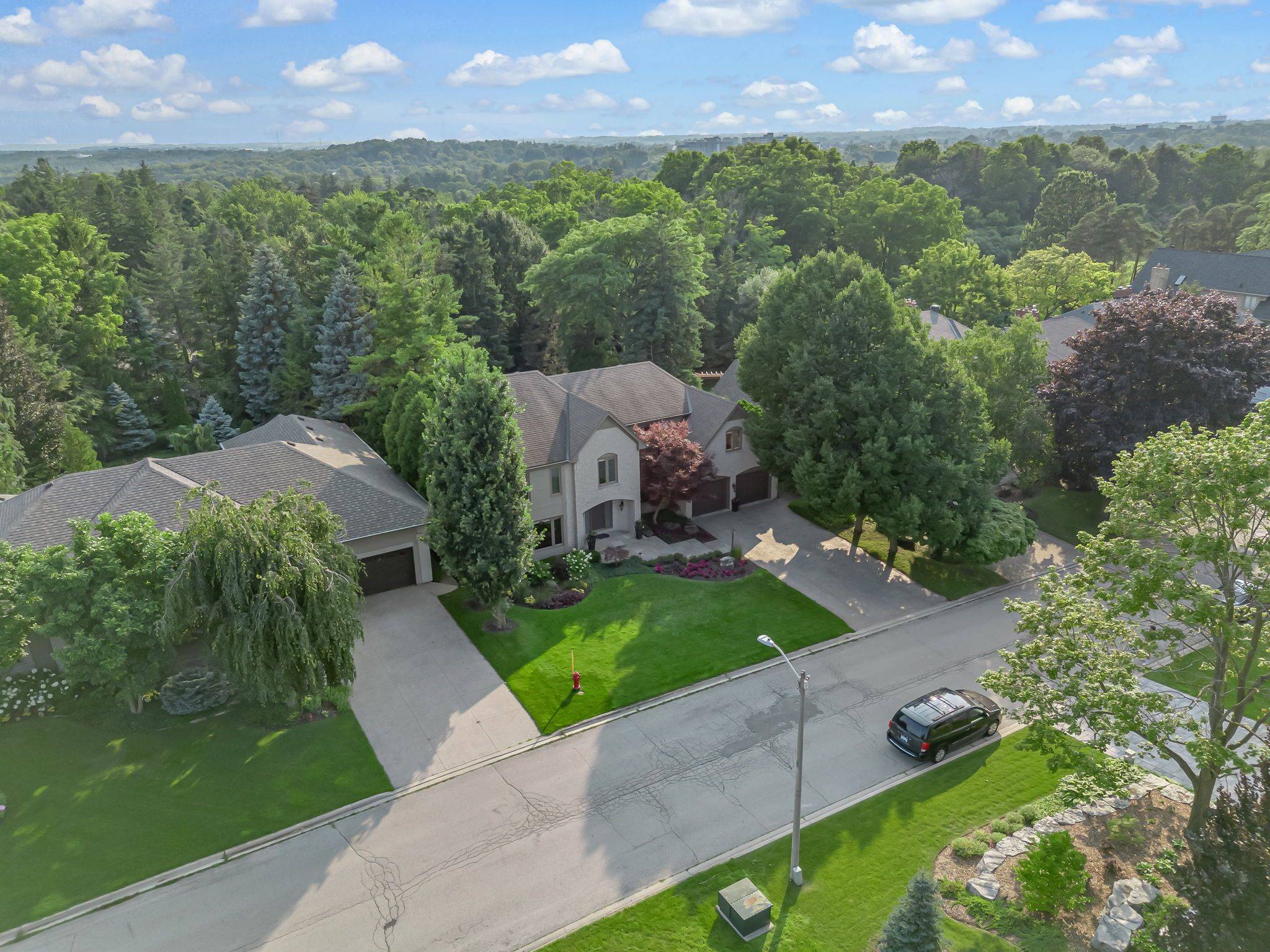 9 Flanders DR, Hamilton, ON L8B 0G6