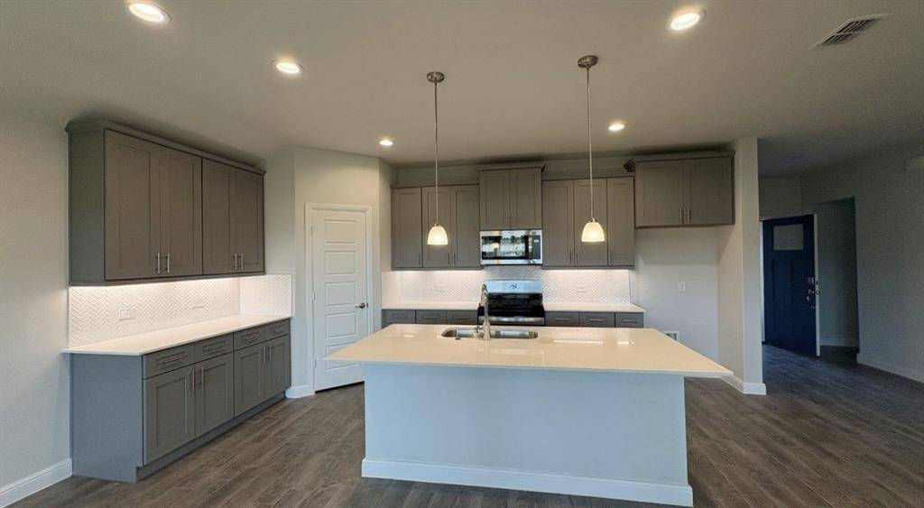 4225 CORNERSTONE Circle, Granbury, TX 76048