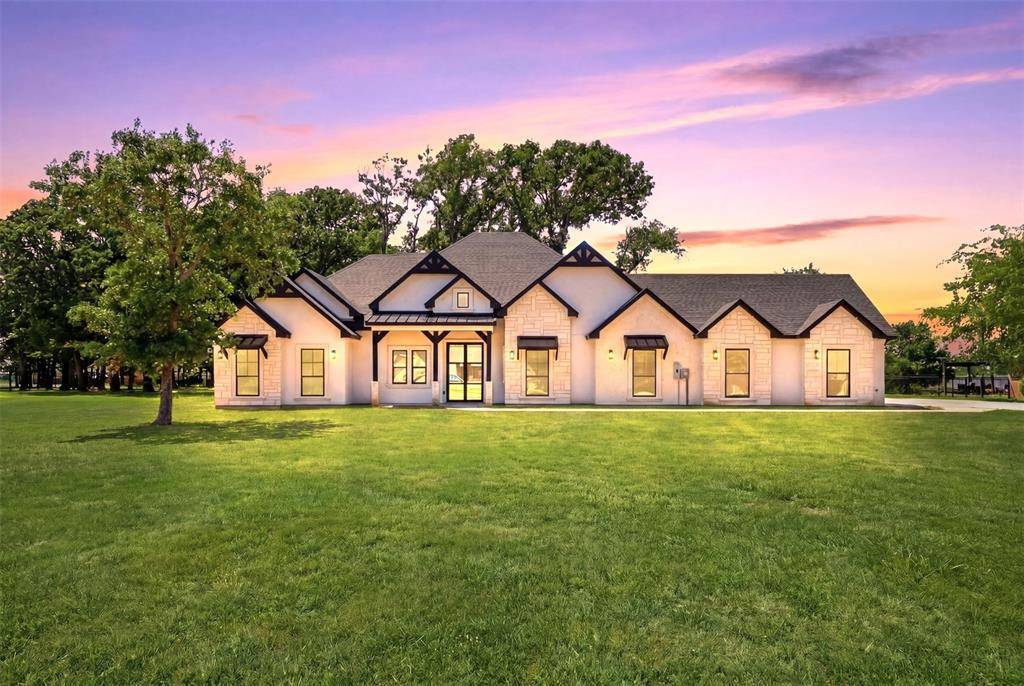 1055 Hidden Oaks Drive, Wills Point, TX 75169