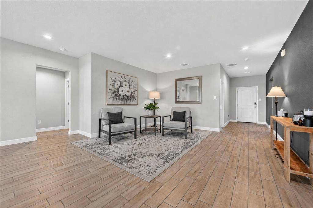 305 Sadie Lane, Burleson, TX 76028