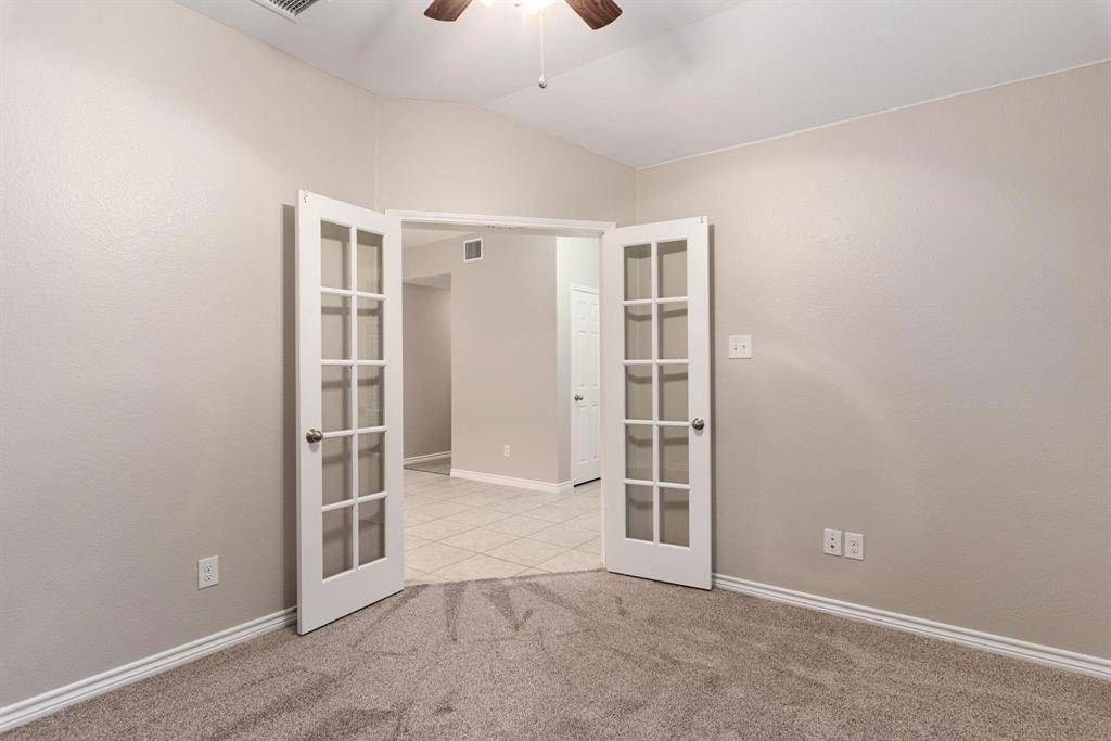 4521 Lakeside Hollow Street, Fort Worth, TX 76262