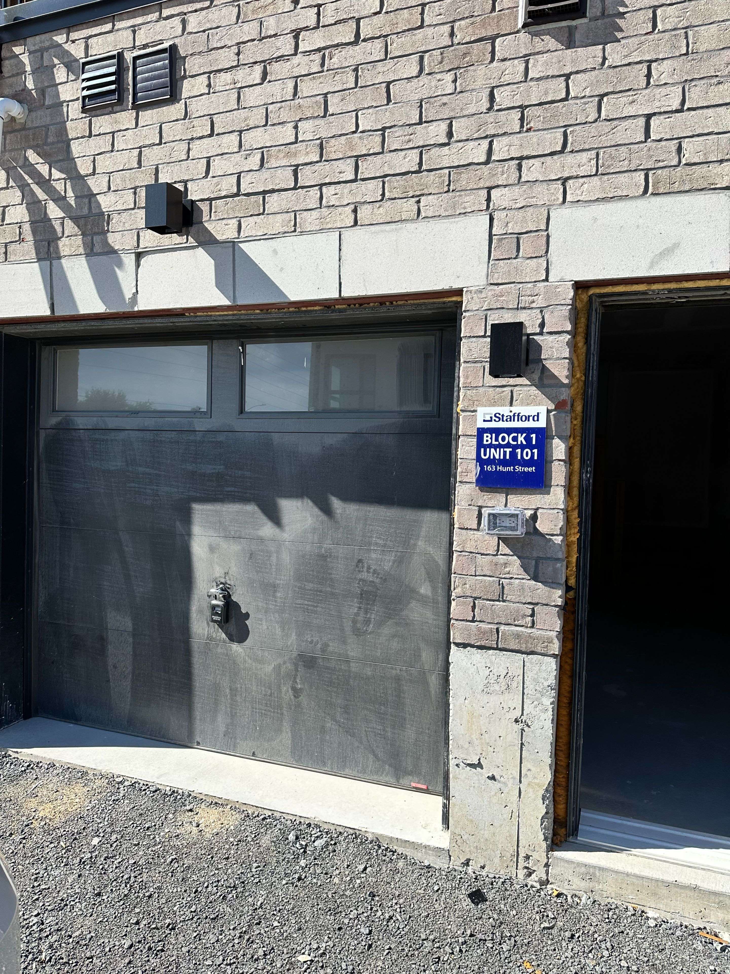 163 Hunt ST N #101, Ajax, ON L1S 7M3