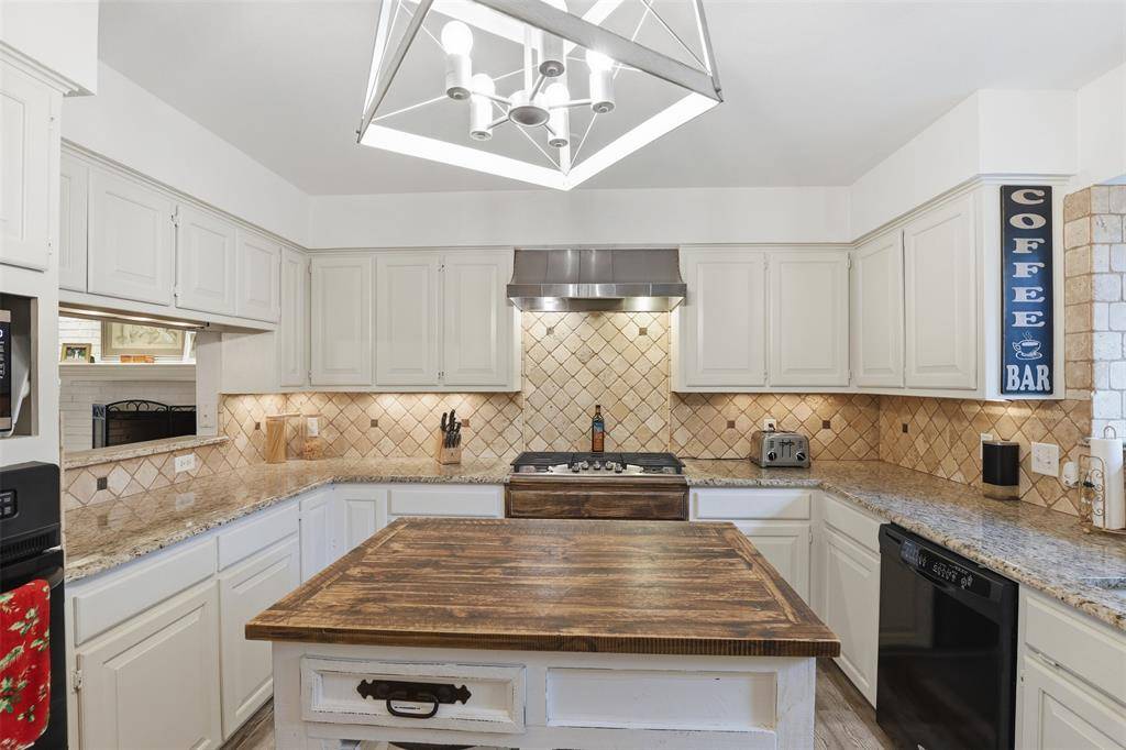 5207 Fairway Circle, De Cordova, TX 76049