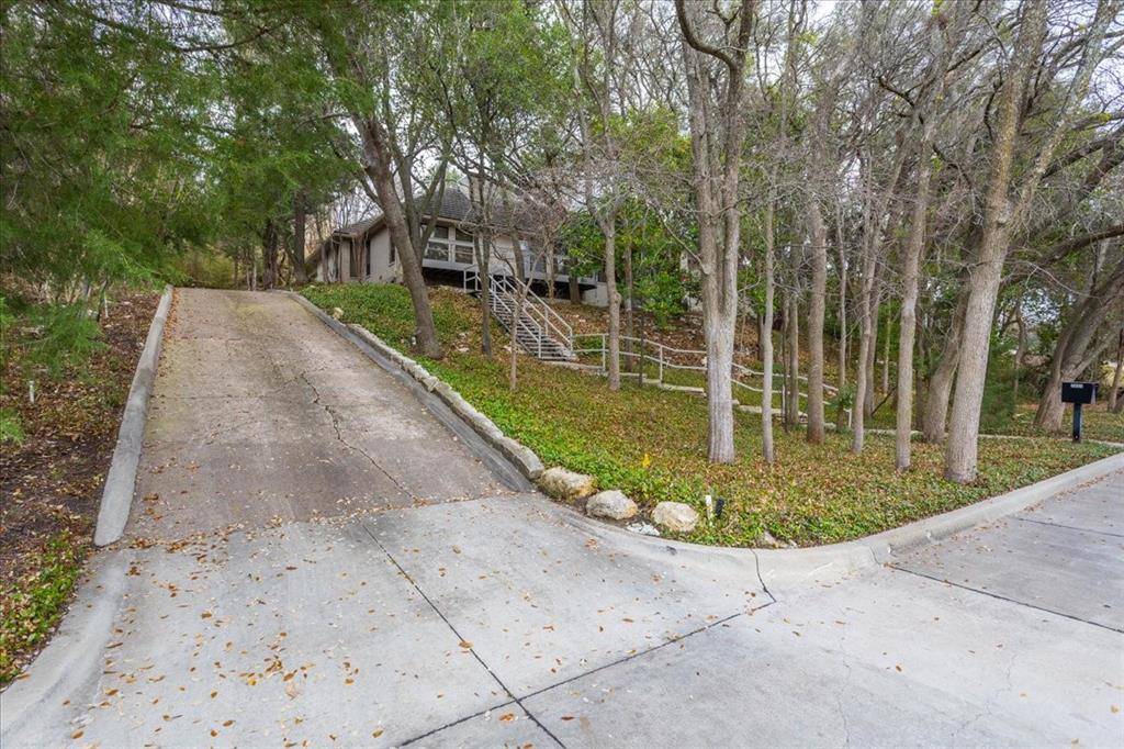 2001 Deepdale Drive, Westover Hills, TX 76107