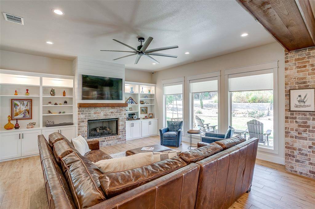 1146 Eagles Bluff Drive, Weatherford, TX 76087
