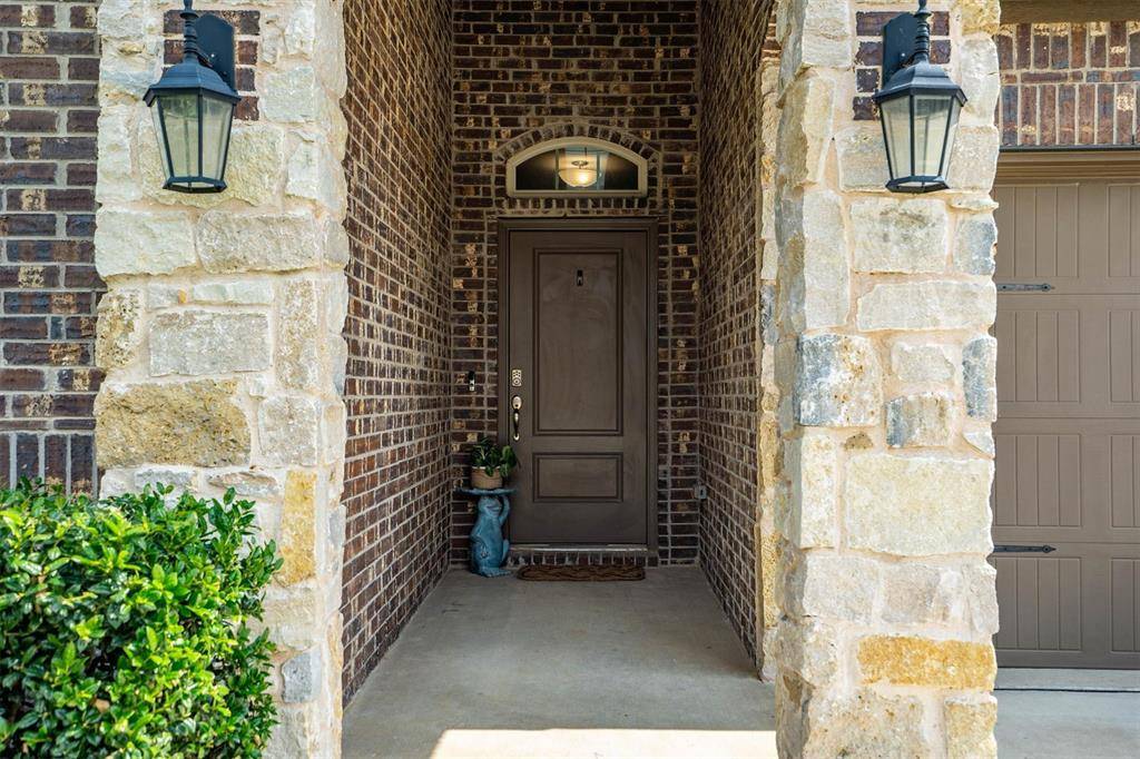 11204 Glover Lane, Aubrey, TX 76227