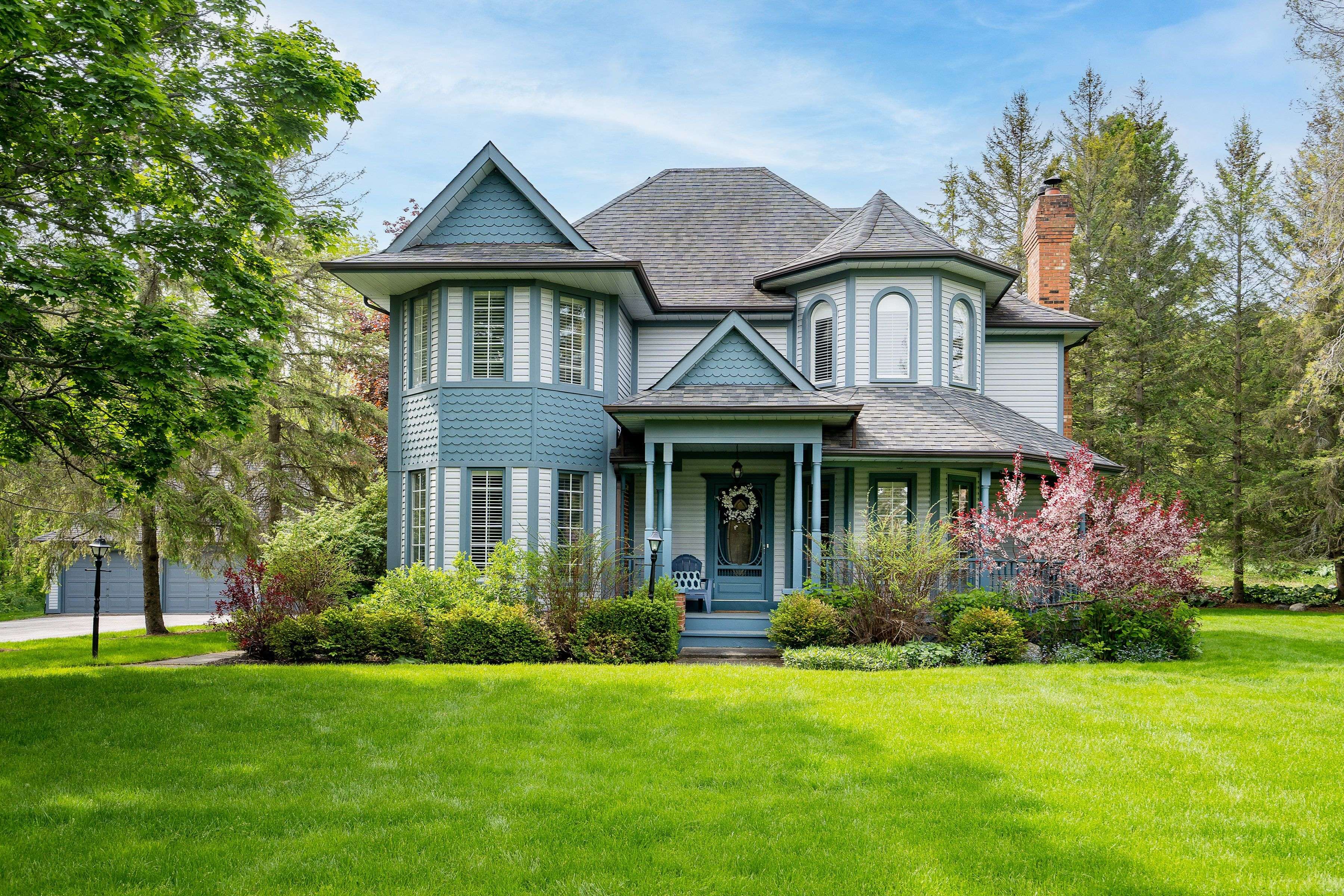 9 Purple Hill LN, Clearview, ON L0M 1G0