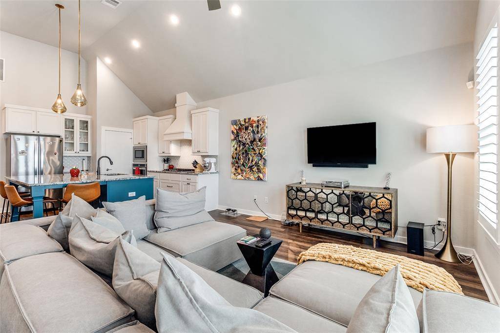 2220 Rook Drive, Dallas, TX 75211