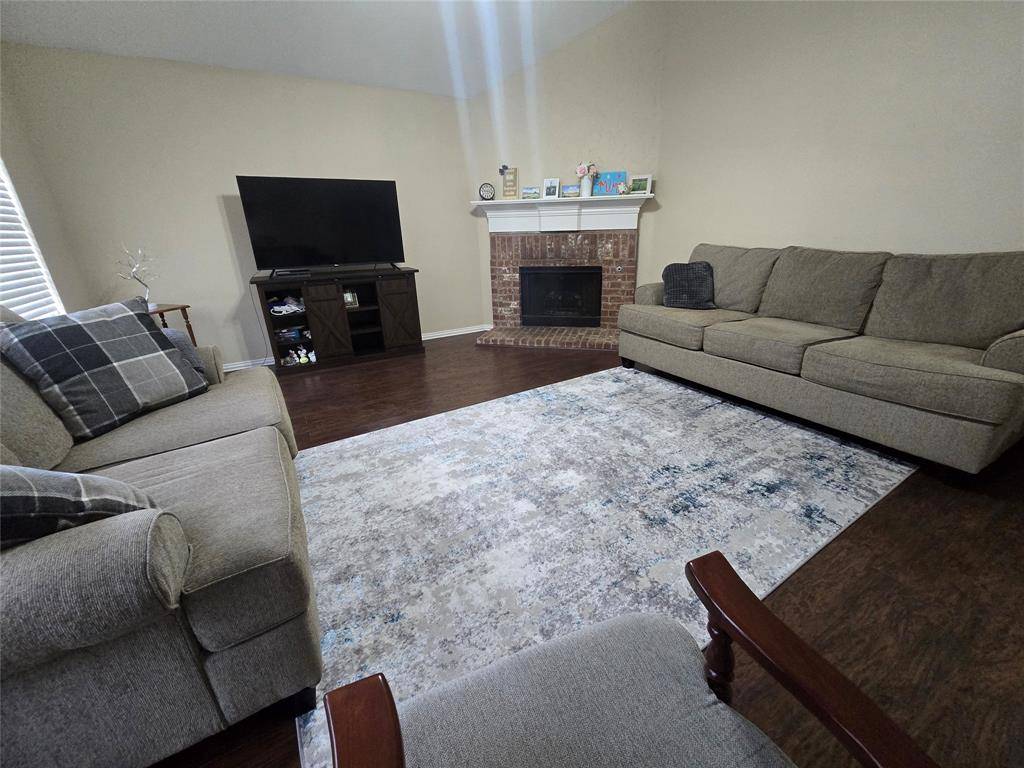 2816 Oakdale Drive, Burleson, TX 76028