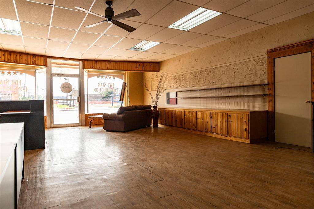 110 N Central Avenue, Knox City, TX 79529