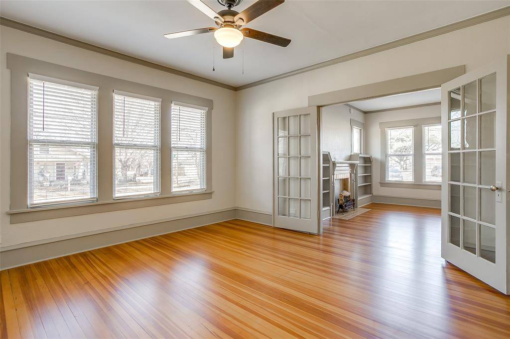 911 W Chambers Street, Cleburne, TX 76033
