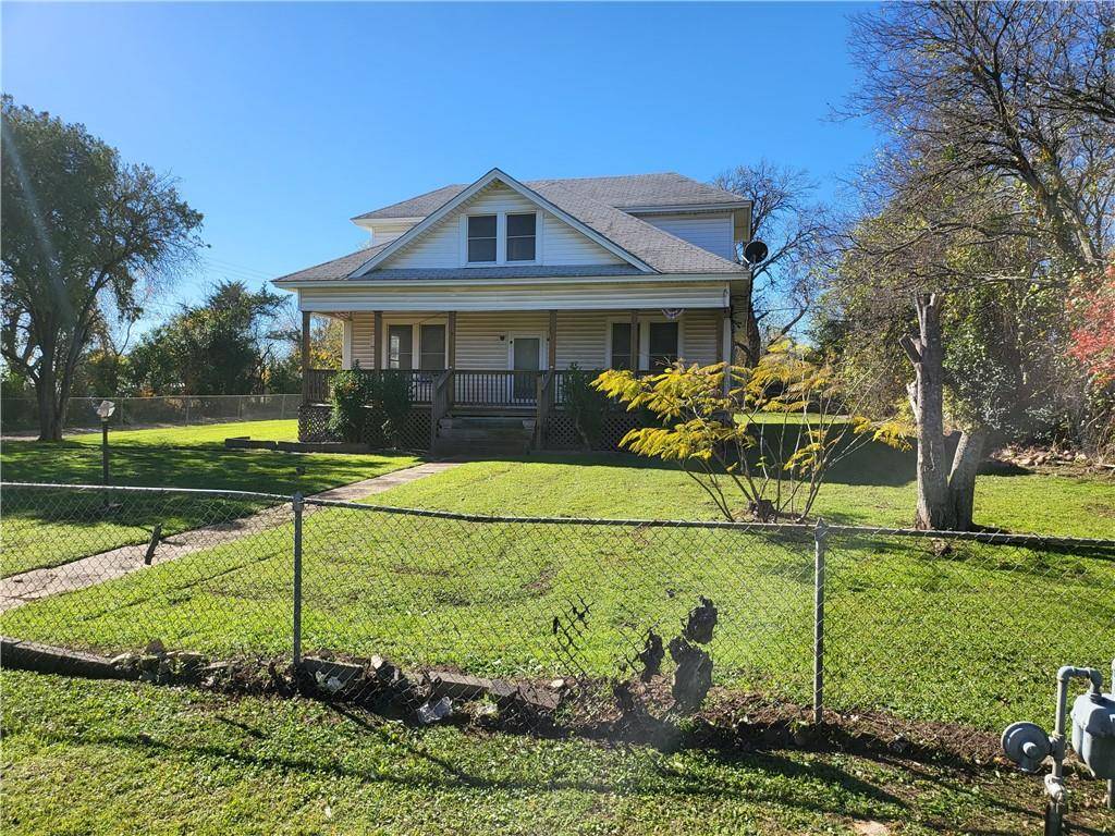426 N Houston Street, Lorena, TX 76655