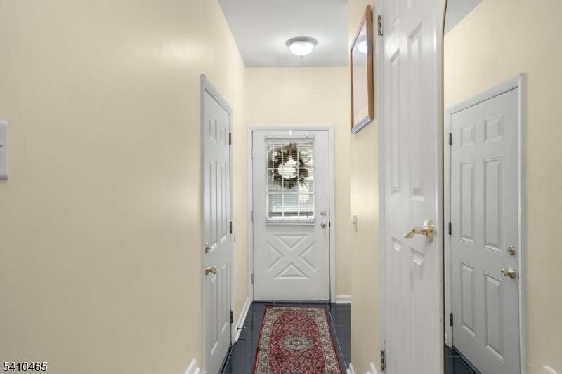 39 Oriole Ter, Hampton Twp., NJ 07860