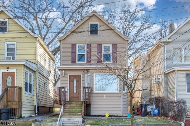 3 Sisco Pl, Clifton City, NJ 07011