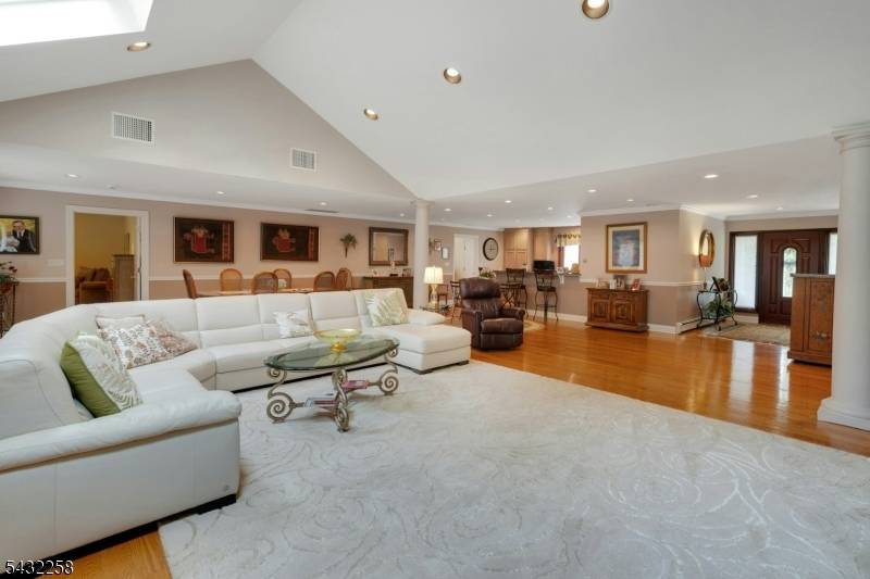 319 S Orange Ave, Livingston Twp., NJ 07039