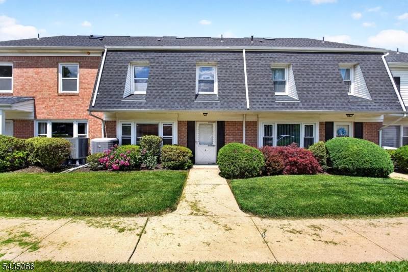 4 Wareham Ct, Scotch Plains Twp., NJ 07076
