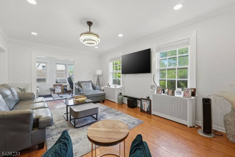 285 W Hudson Ave, Englewood City, NJ 07631