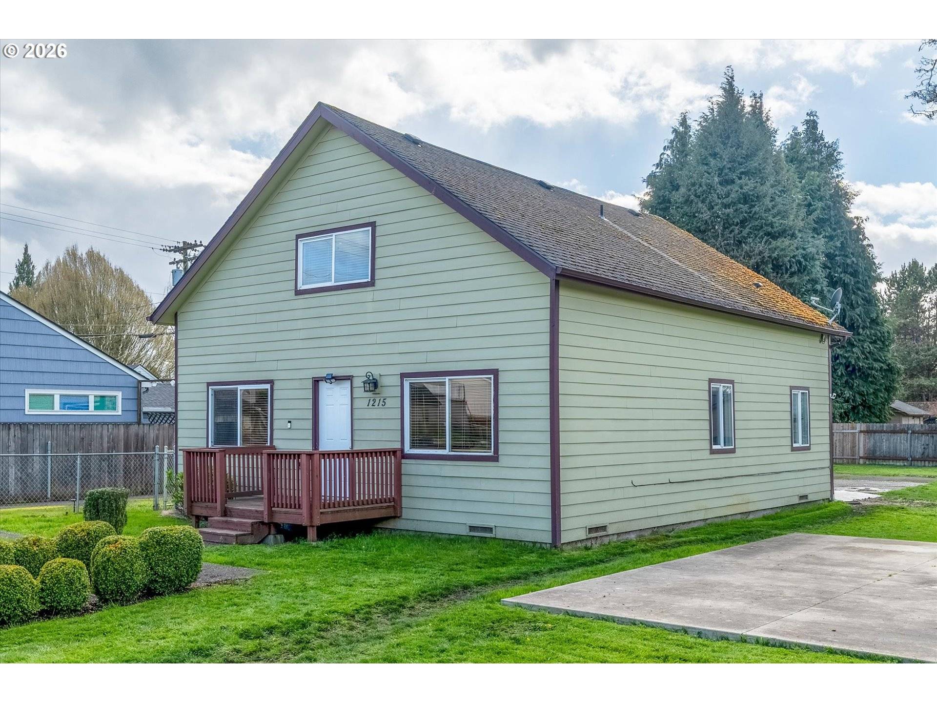 1215 30TH AVE, Longview, WA 98632