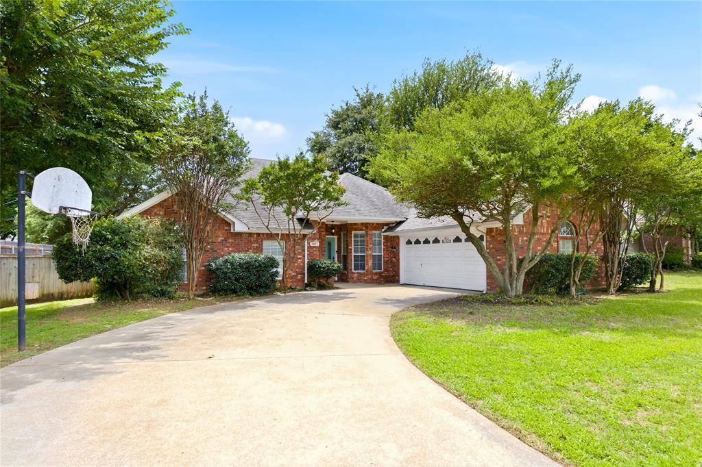 3812 Gentle Springs Drive, Arlington, TX 76001
