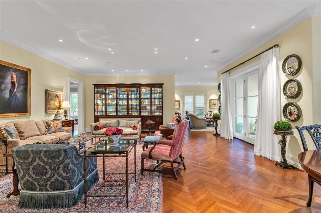 8511 Edgemere Road #201, Dallas, TX 75225