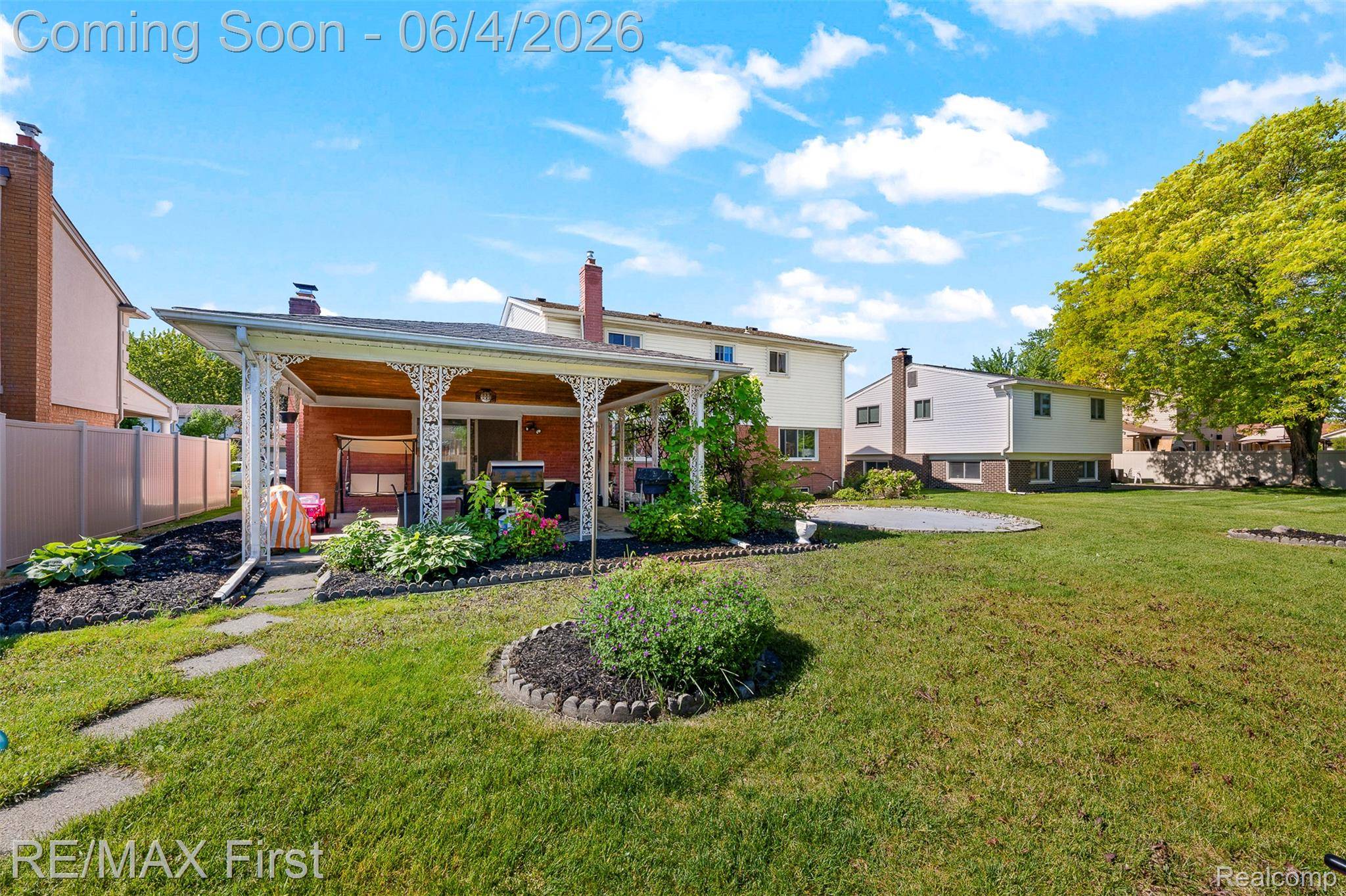 26376 Lawrence DR, Dearborn Heights, MI 48127