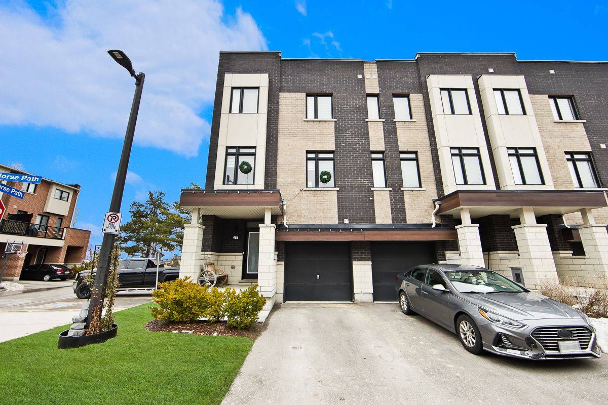 984 Kicking Horse PATH, Oshawa, ON L1J 0B4