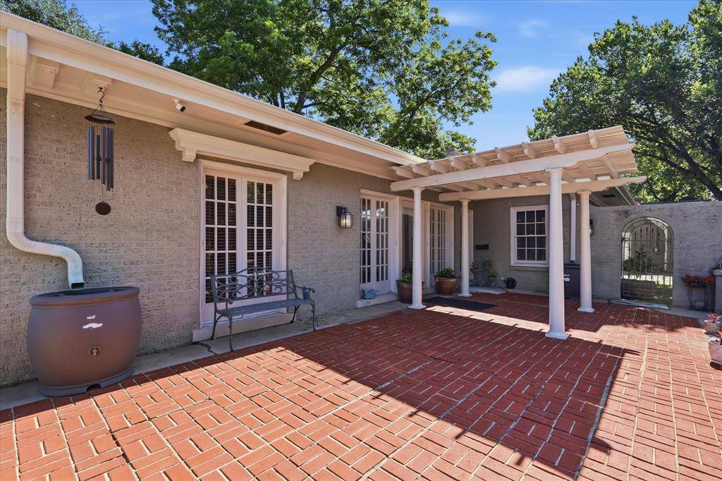 1306 N Locust Street, Denton, TX 76201