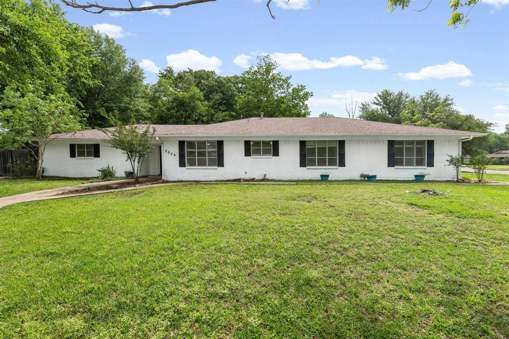 2906 Tanglewood Drive, Commerce, TX 75428
