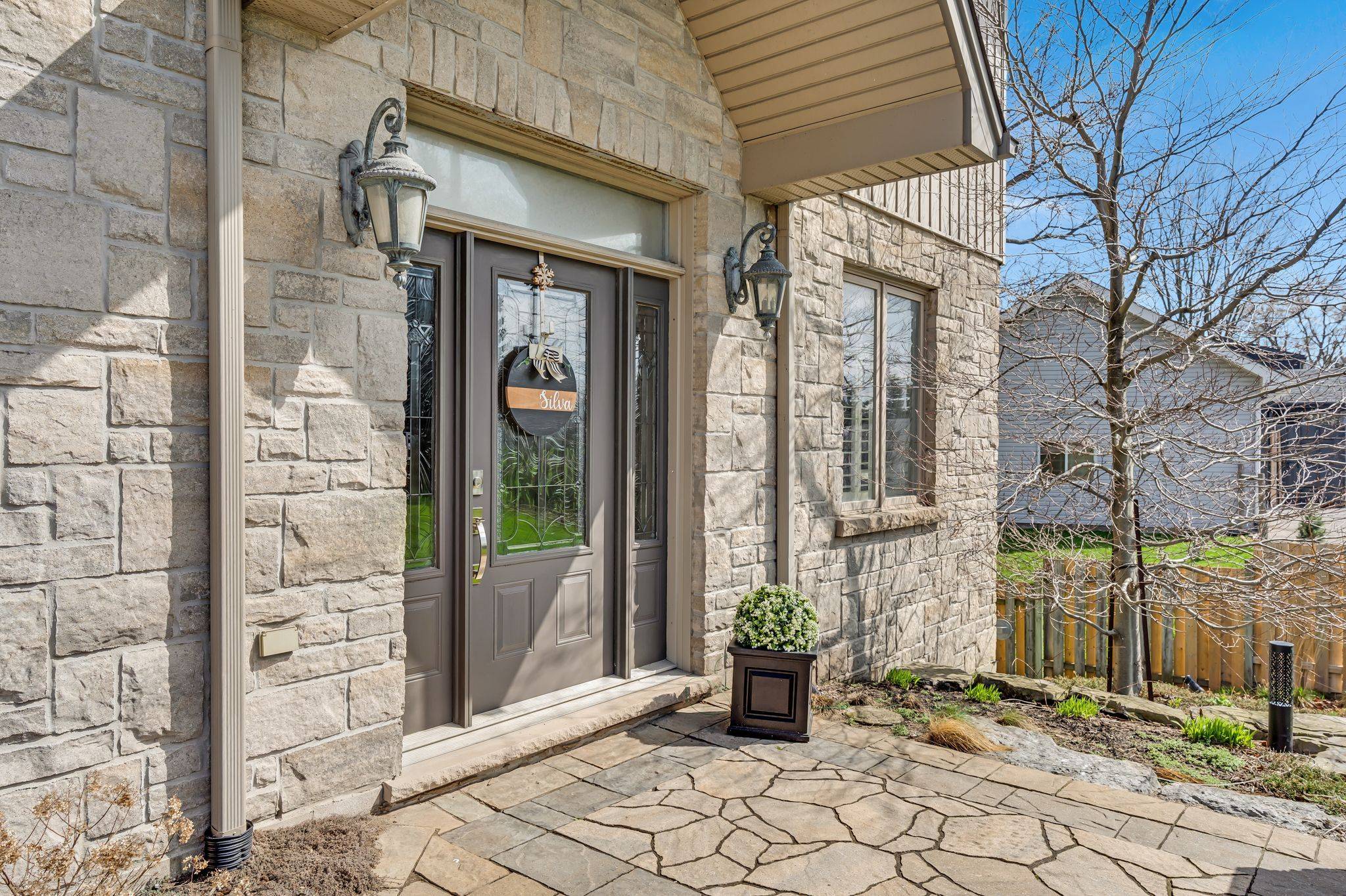 24 Brant RD, Brant, ON N3L 3E1