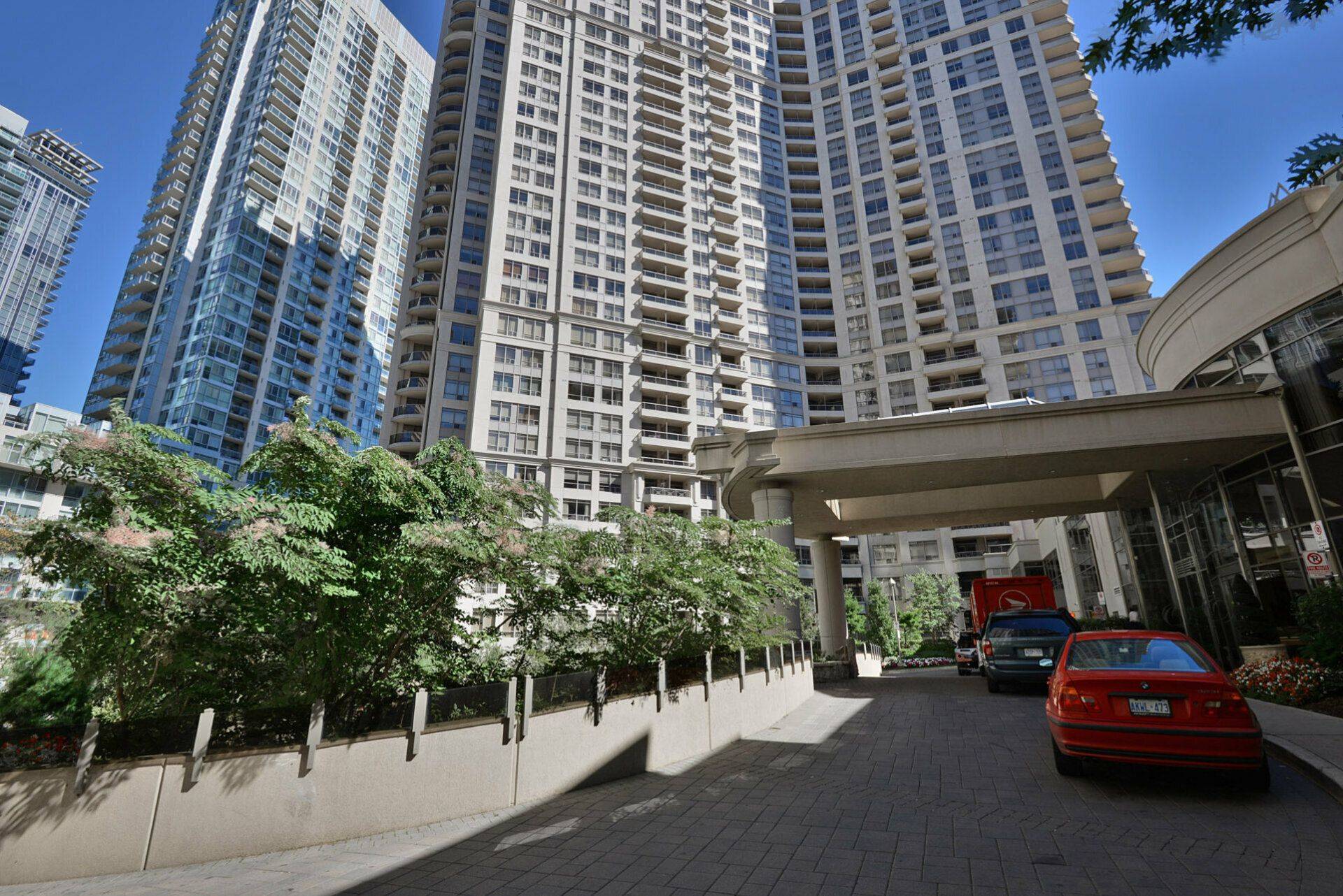 3880 Duke Of York BLVD #807, Mississauga, ON L5B 4M7