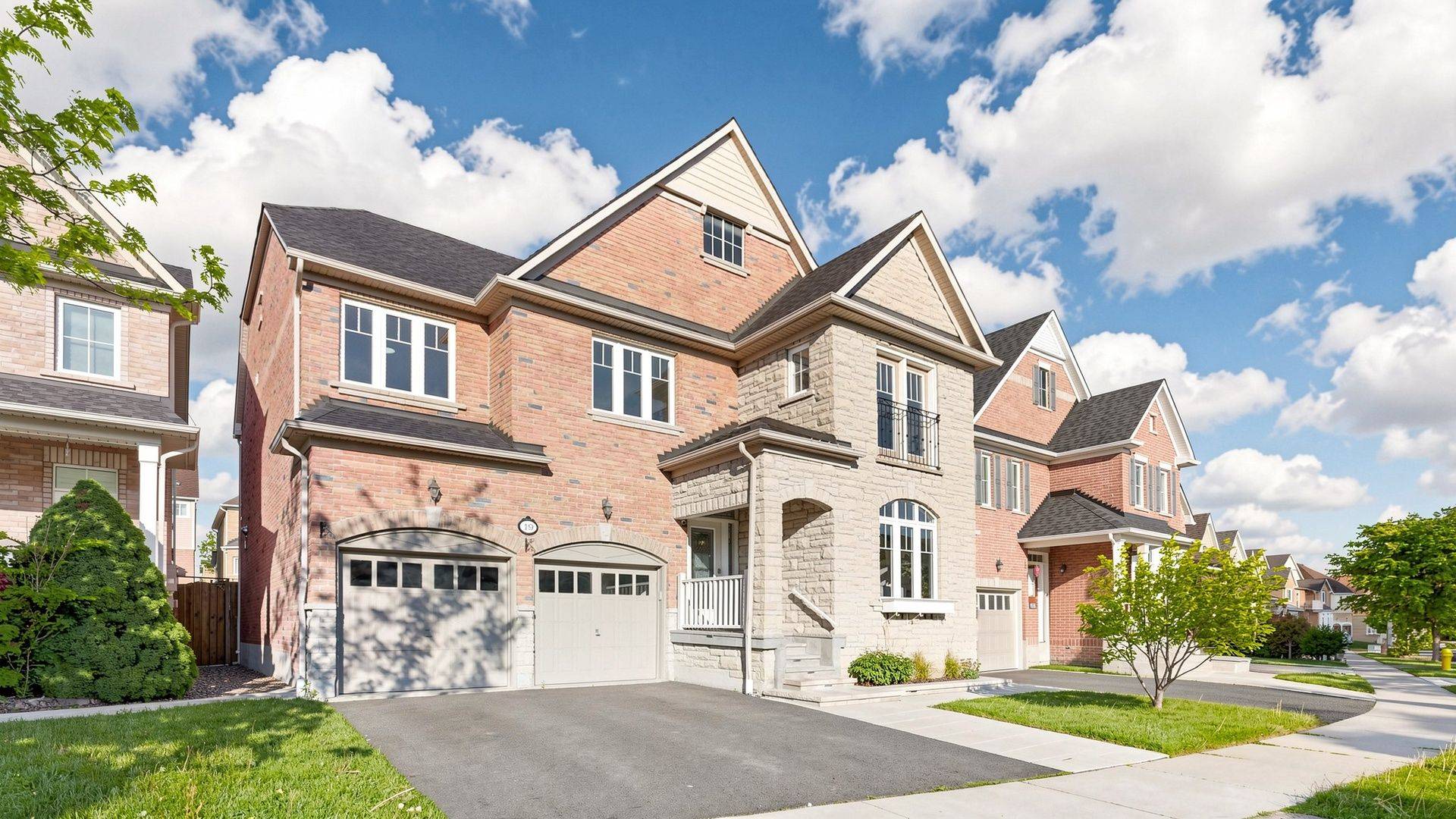19 Weatherby AVE, Ajax, ON L1Z 1R7