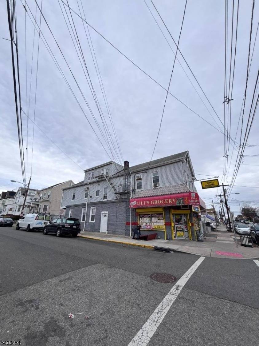 363 10Th Ave, Paterson City, NJ 07514