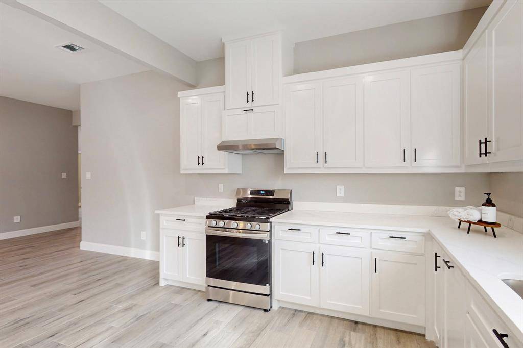 706 Poinsettia Drive, Lancaster, TX 75146