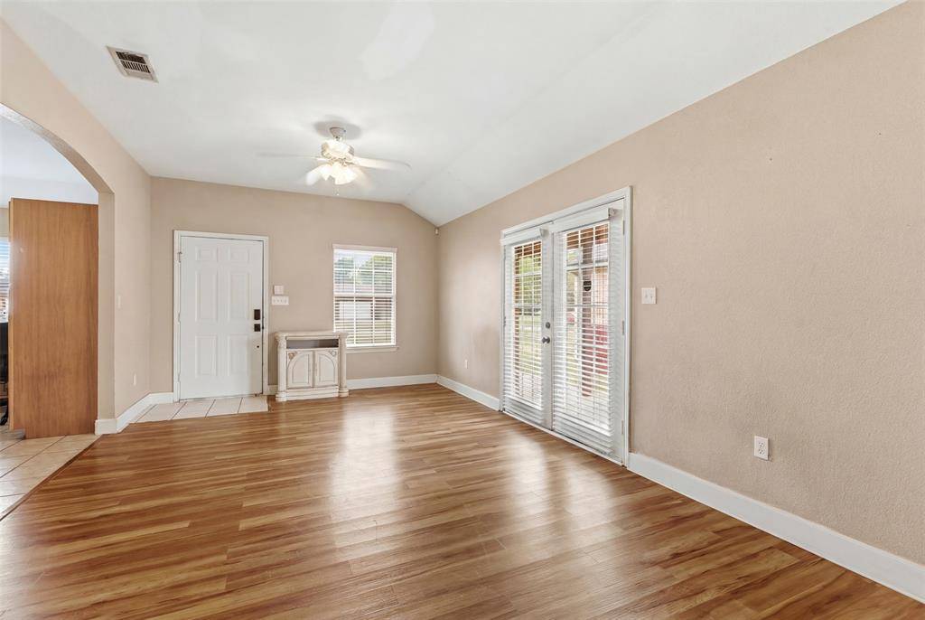 1905 E Alma Avenue, Sherman, TX 75090