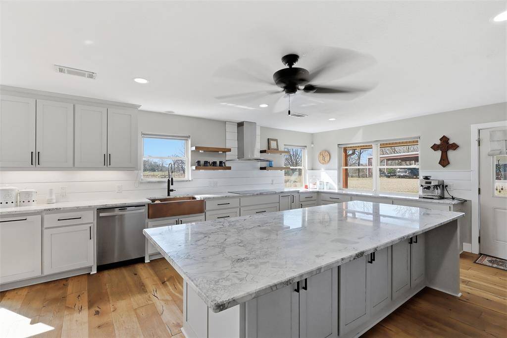 397 Rs County Road 4452, Point, TX 75472