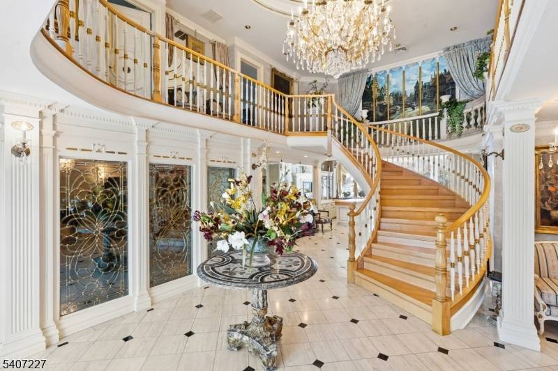 12 E Saddle River Rd, Saddle River Boro, NJ 07458