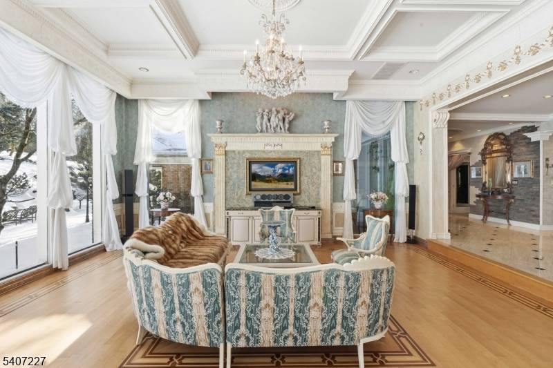 12 E Saddle River Rd, Saddle River Boro, NJ 07458