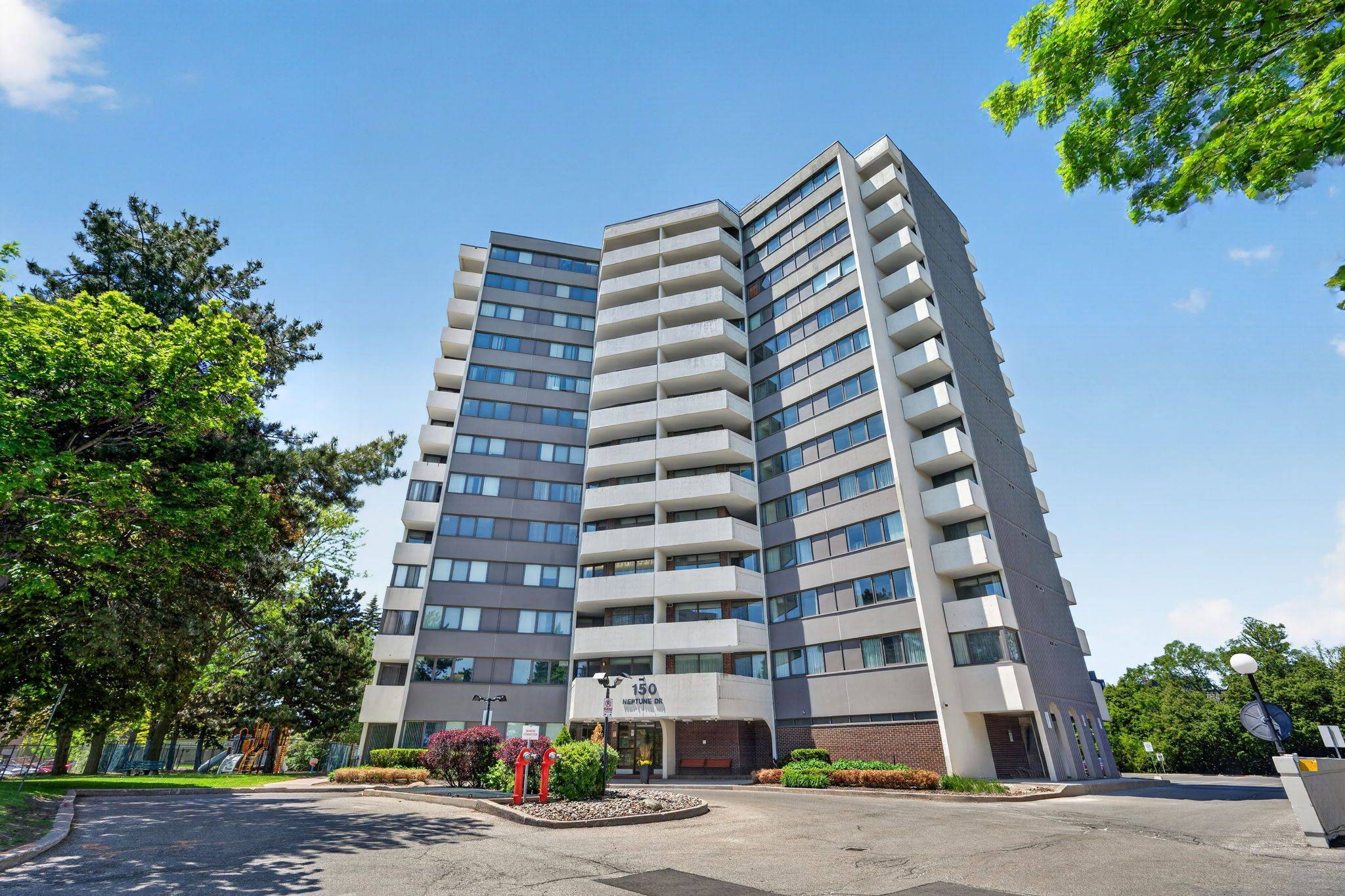 150 Neptune DR #304, Toronto C04, ON M6A 2Y9