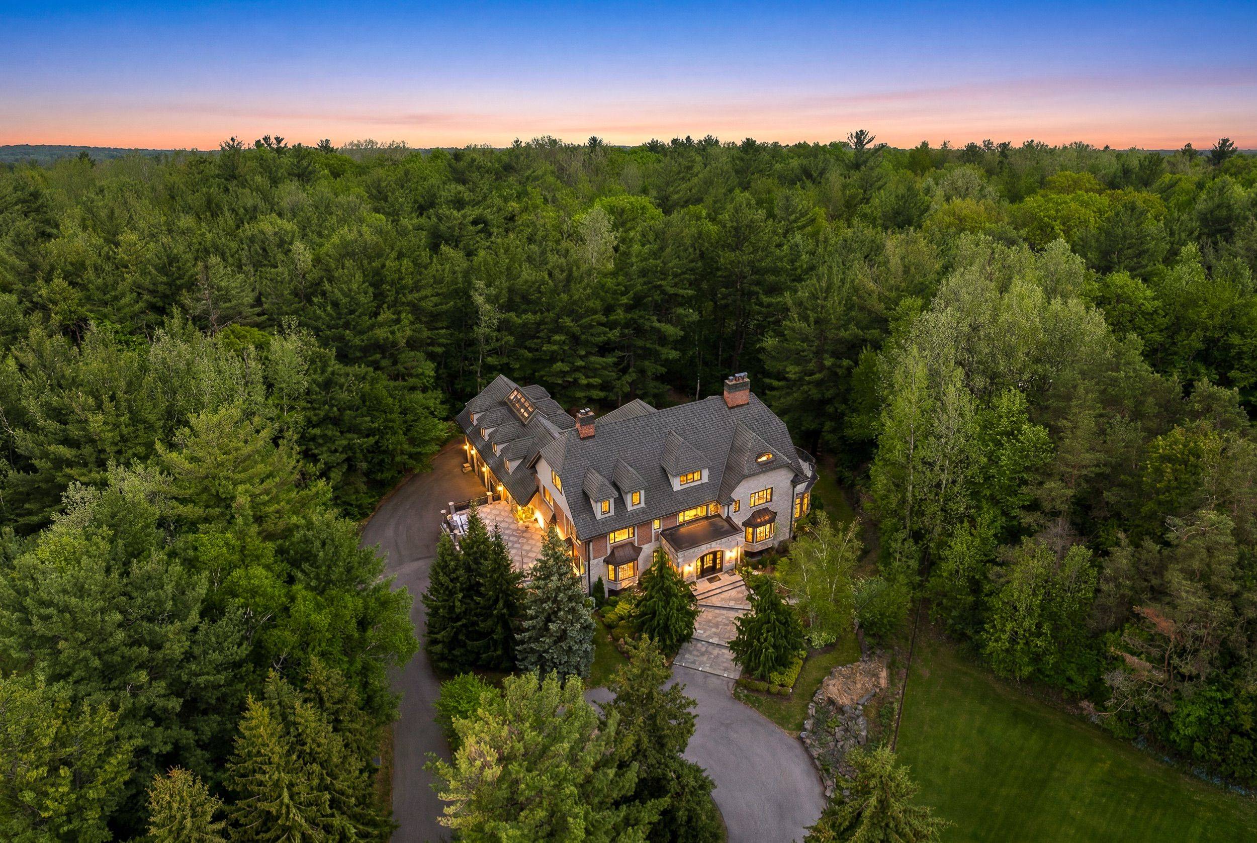 35 Kingswood DR, King, ON L7B 1K8