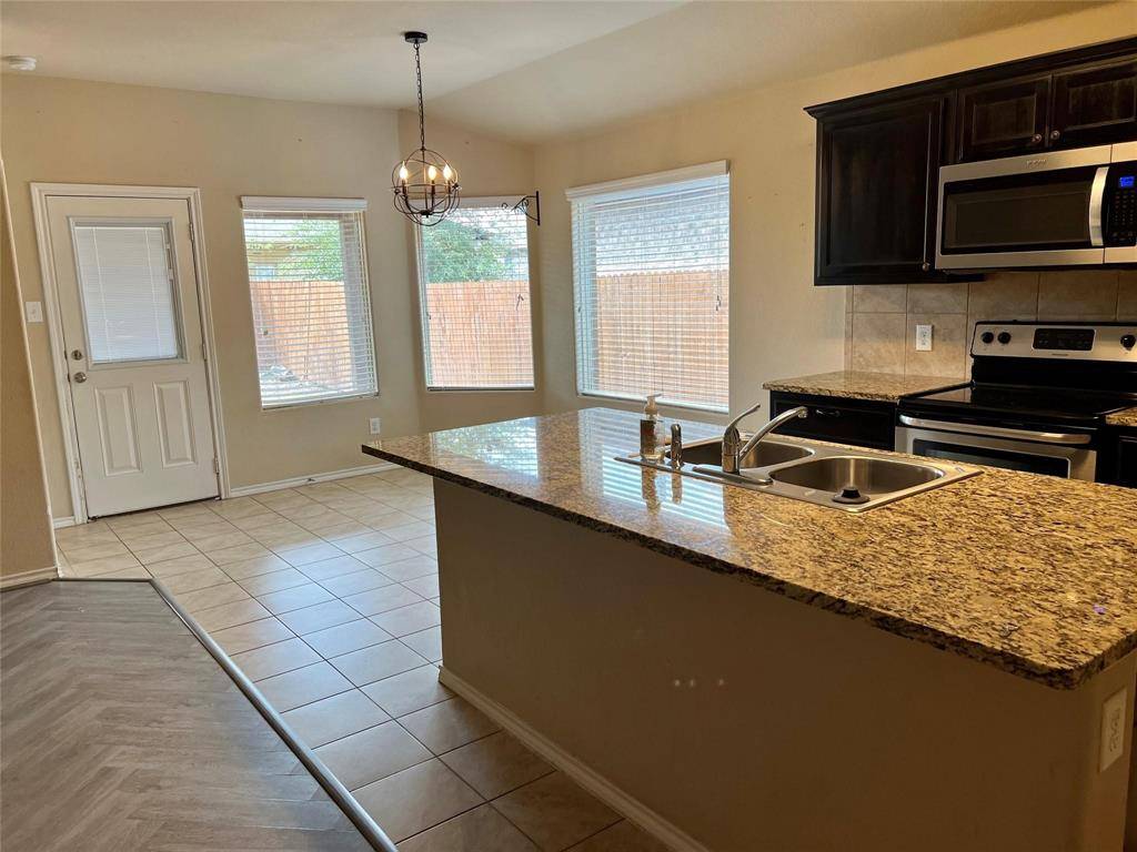 657 Cameron Way, Azle, TX 76020