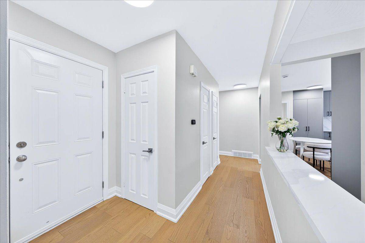 65 Glenmanor DR, Oakville, ON L6K 2B3